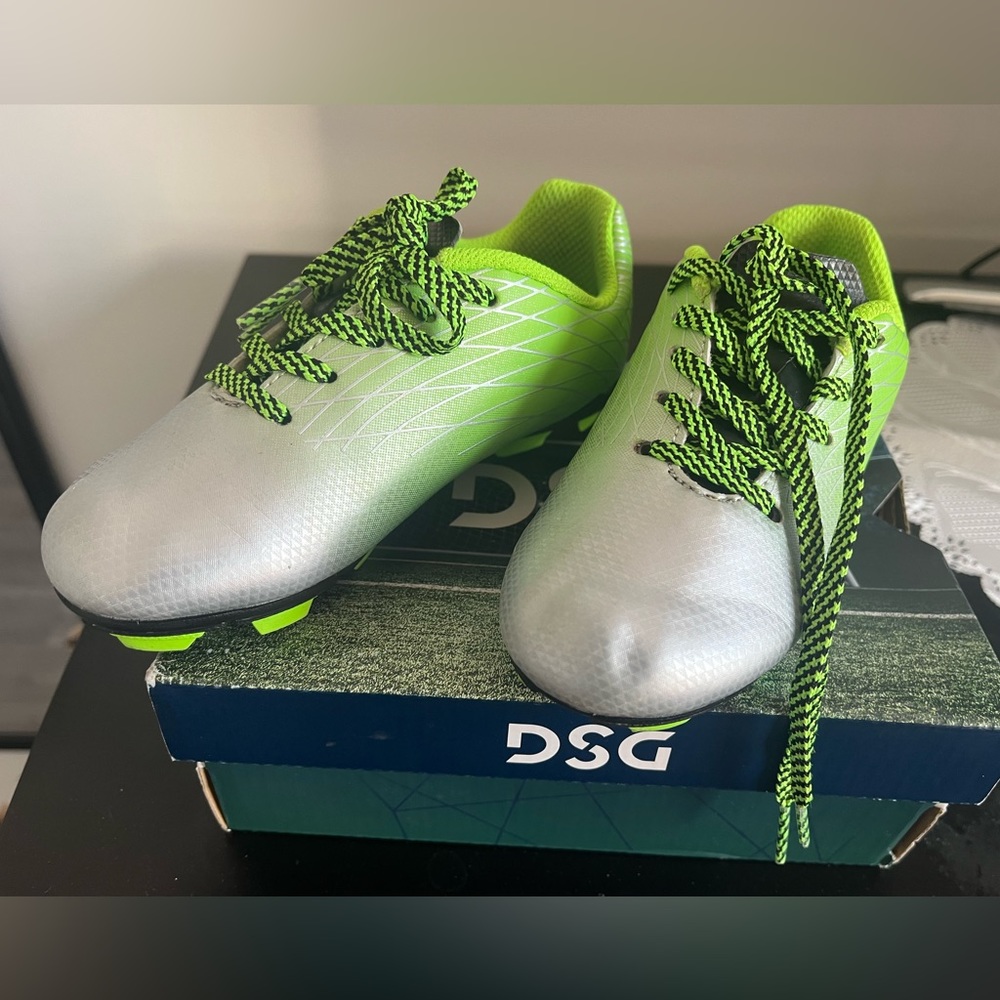 DSG Kids' Ocala 1.0 Soccer Cleats | Green/ Silver | Size: 10
